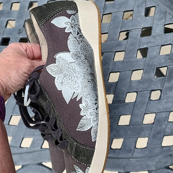 Dansko Olisa black canvas sneaker with silver foil flower floral design size 37 - Picture 3 of 7